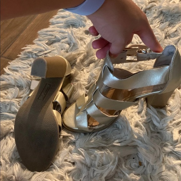 Heels - Picture 4 of 4